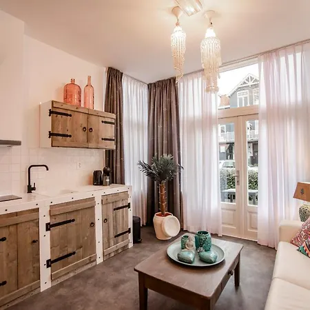 Boom Δωμάτια σε οικογενειακή κατοικία *