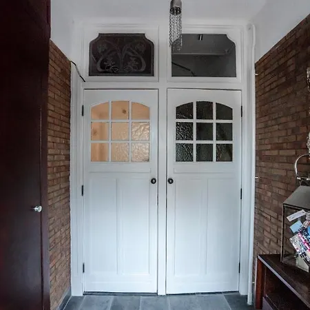 Boom Δωμάτια σε οικογενειακή κατοικία