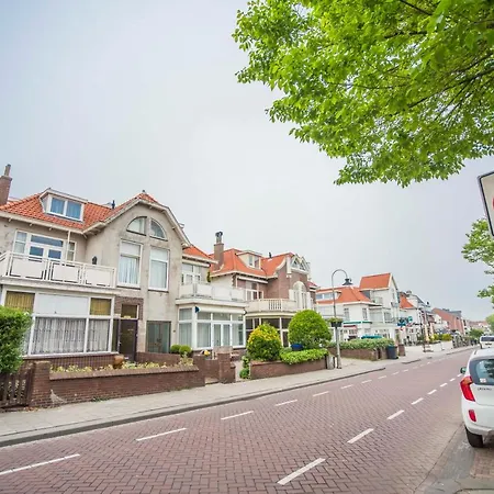 Boom Δωμάτια σε οικογενειακή κατοικία